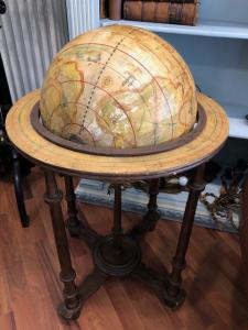 Globus aus Holz